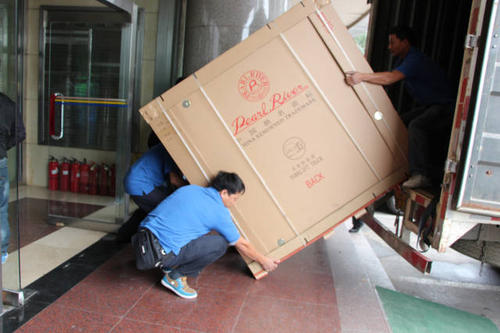 多文镇钢琴贵重工艺品无忧运